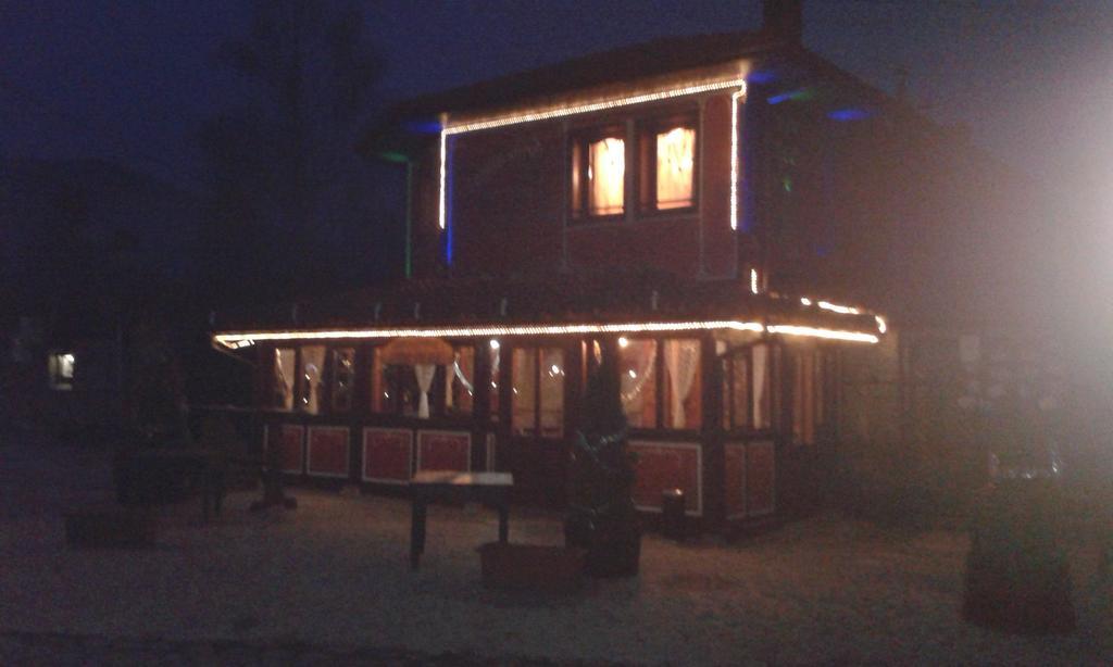 Chuchura Family Hotel Koprivchtitsa Extérieur photo
