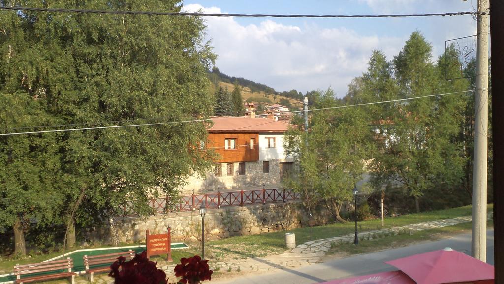 Chuchura Family Hotel Koprivchtitsa Extérieur photo