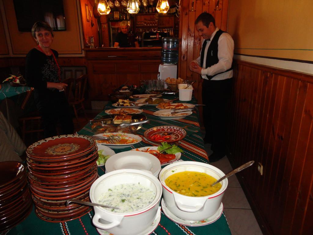 Chuchura Family Hotel Koprivchtitsa Extérieur photo