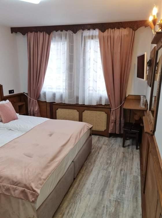 Chuchura Family Hotel Koprivchtitsa Extérieur photo