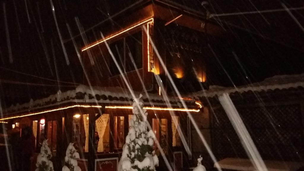 Chuchura Family Hotel Koprivchtitsa Extérieur photo