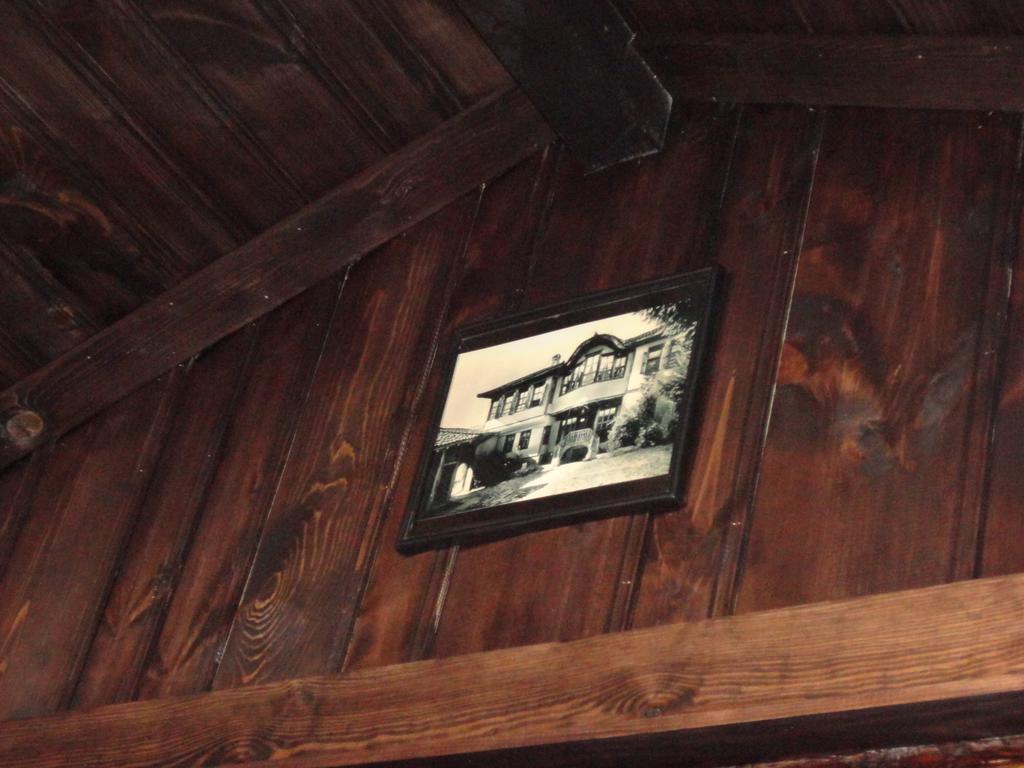 Chuchura Family Hotel Koprivchtitsa Extérieur photo
