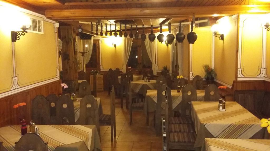 Chuchura Family Hotel Koprivchtitsa Extérieur photo
