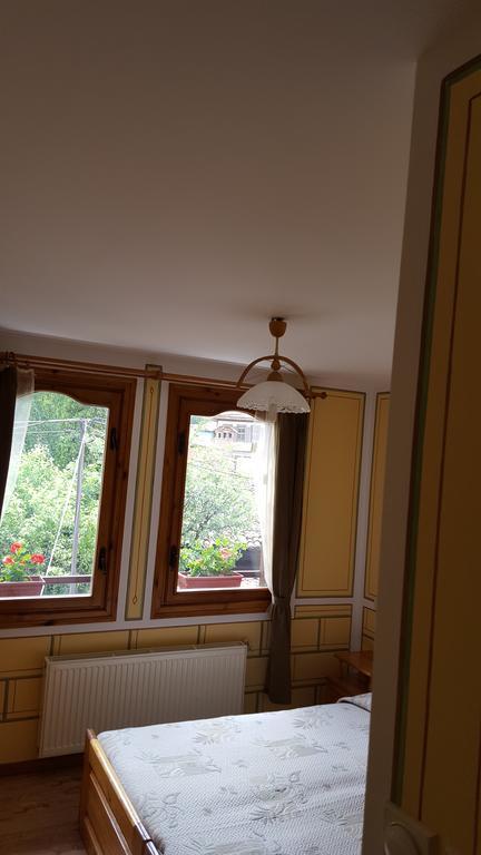 Chuchura Family Hotel Koprivchtitsa Extérieur photo