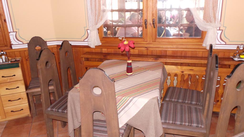Chuchura Family Hotel Koprivchtitsa Extérieur photo